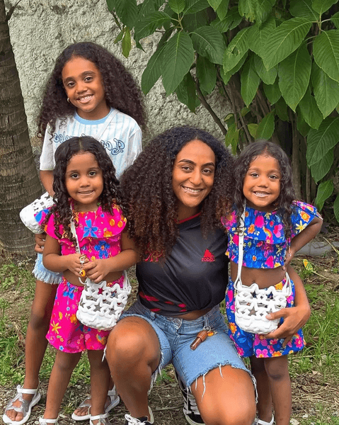 Многодетная мама из Бразилии после редкой беременности с детьми Женщина с тремя детьми после необычной беременности, поразившей врачей